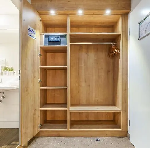 ホテル Kreuzer ヴェーデル